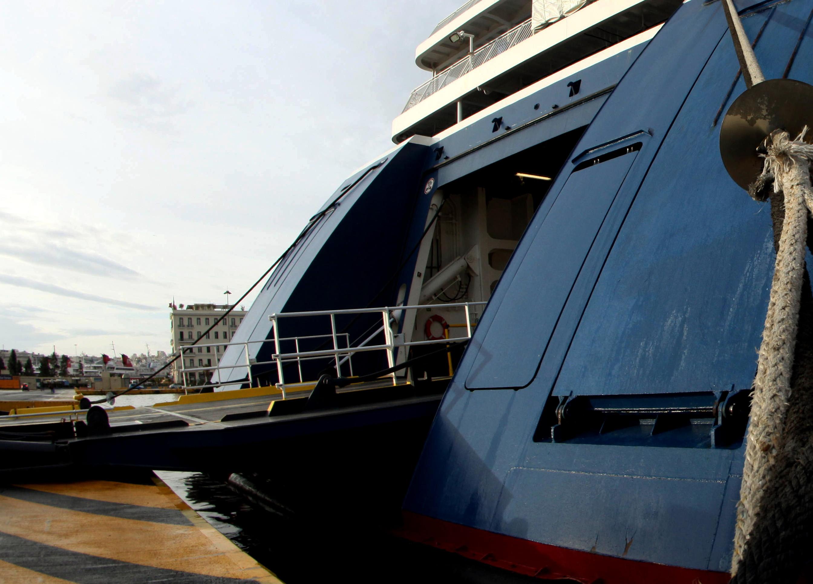 Κανονικά διεξάγονται τα δρομολόγια των πλοίων από τον Πειραιά και τη Ραφήνα