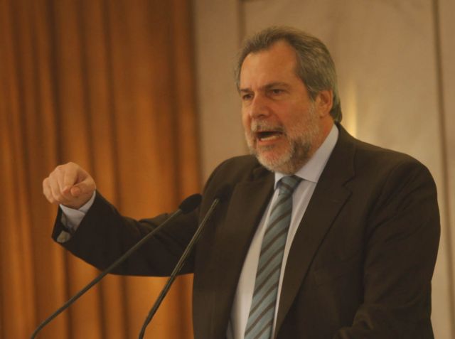 Δεν αποκλείει τη διεκδίκηση της ηγεσίας του ΠΑΣΟΚ ο Χρήστος Παπουτσής