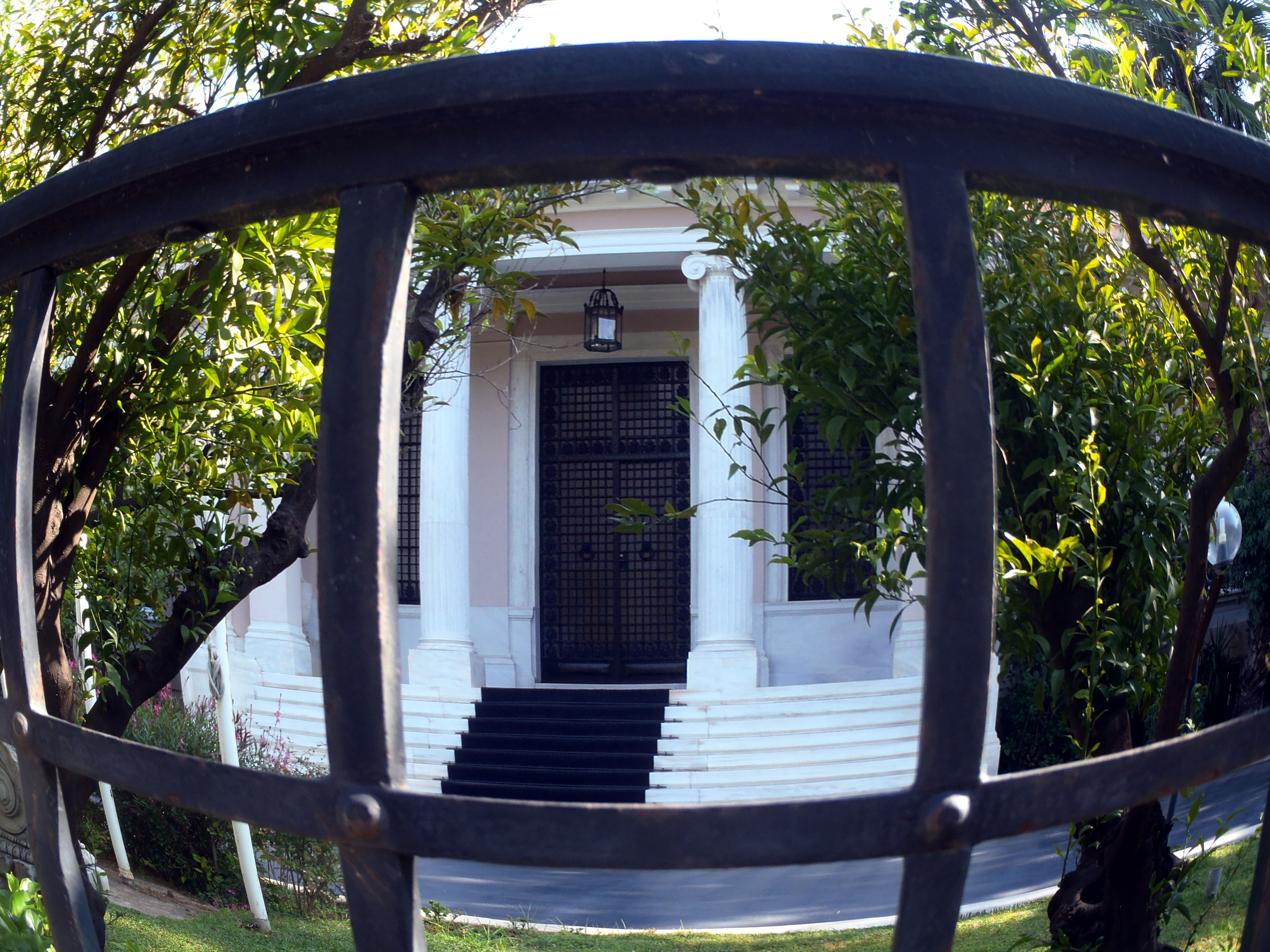 Αποκλειστική αρμοδιότητα της ελληνικής κυβέρνησης ο πρϋπολογισμός, απαντά το Μαξίμου