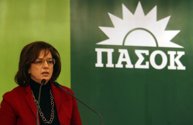 Η διαπραγμάτευση για το μνημόνιο ήταν ερασιτεχνική, λέει η Βάσω Παπανδρέου
