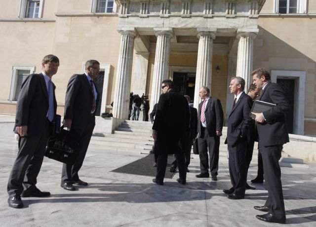 Δεν υπάρχει τελεσίγραφο για τους μισθούς από την τρόικα, λέει ο εκπρόσωπος της Κομισιόν στην Αθήνα