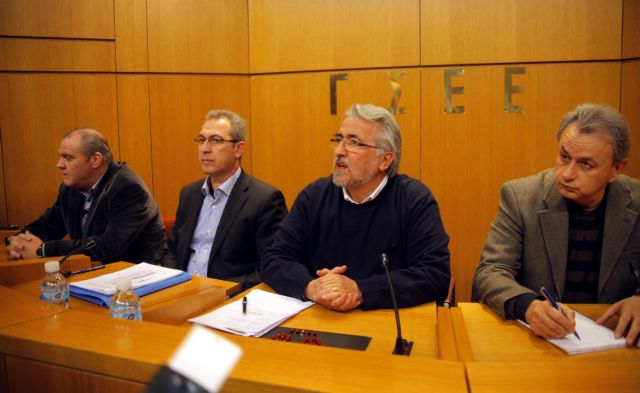 Τελεσίγραφο της τρόικας, απαιτεί κατάργηση 13-14ου μισθού και της διαιτησίας