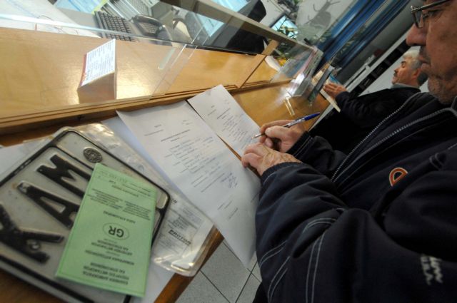 Μέχρι την Παρασκευή η προμήθεια των σημάτων τελών κυκλοφορίας από τις ΔΟΥ