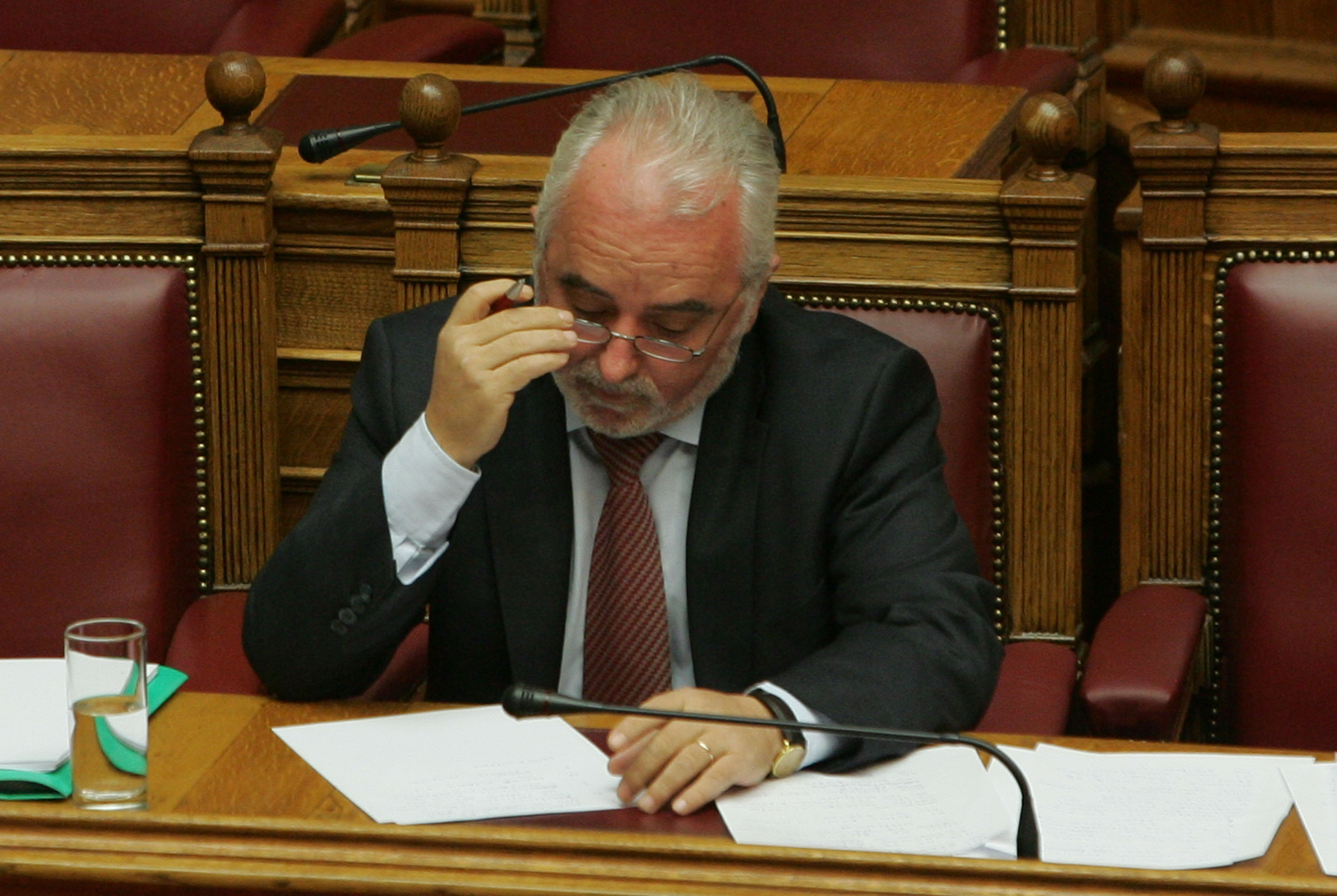 Νέα συνάντηση Κουτρουμάνη με την τρόικα για το θέμα των εργασιακών σχέσεων