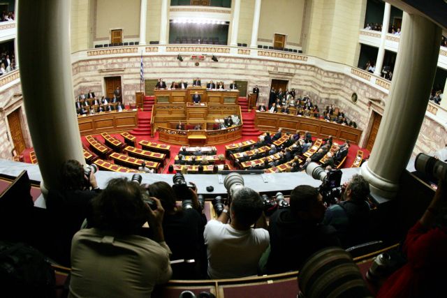 Βουλευτές του ΠΑΣΟΚ κόντρα στο ενδεχόμενο περικοπής μισθών στον ιδιωτικό τομέα