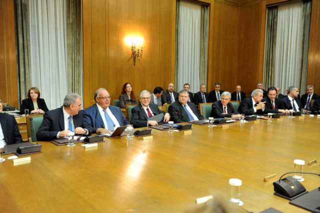 Η πολιτική σταθεροποίηση βελτιώνει το οικονομικό κλίμα, λέει το ΙΟΒΕ