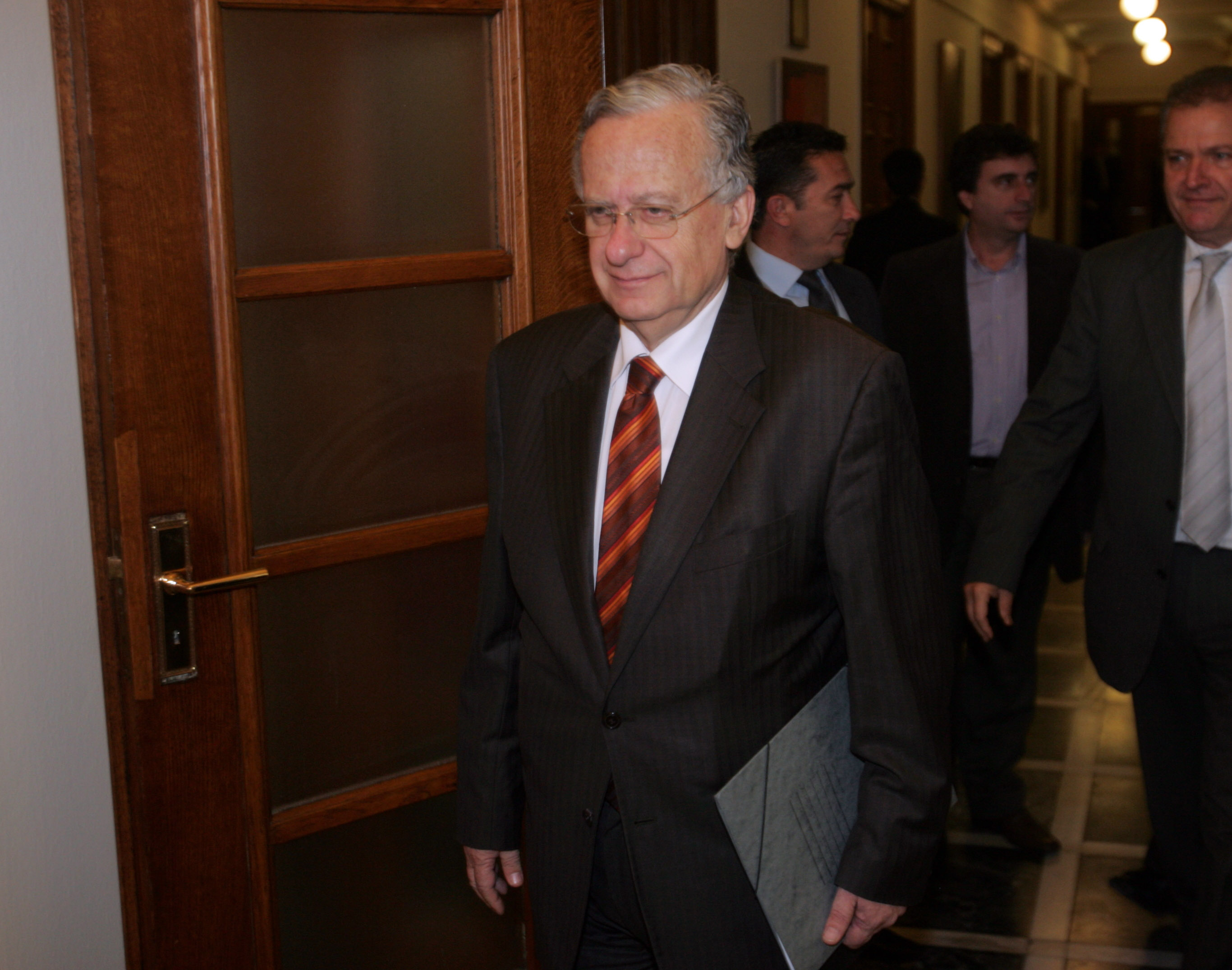 Εκλογές τώρα μπορεί να καταστρέψουν τη χώρα, λέει ο υπουργός Επικρατείας