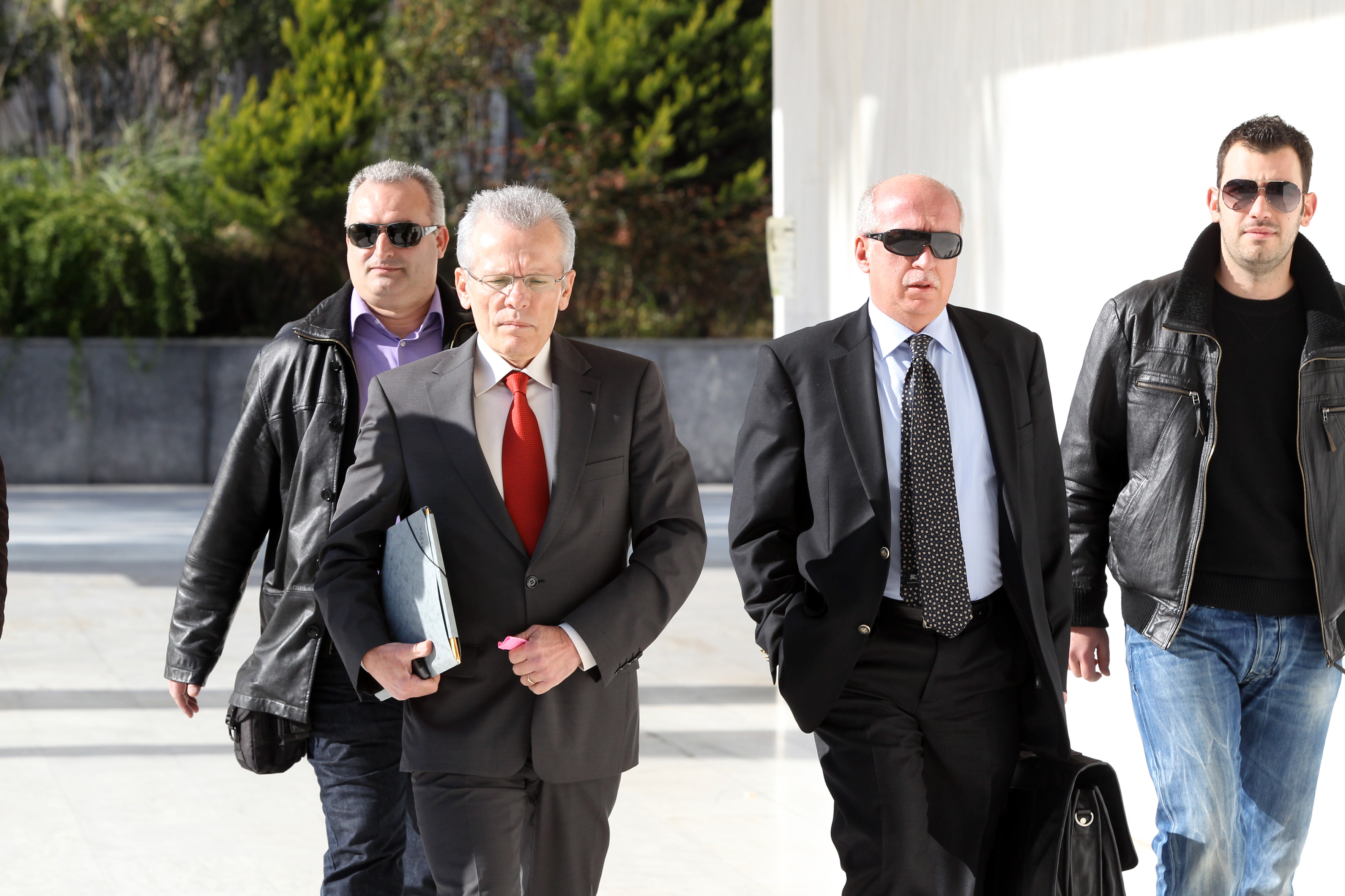 Τρίτο πρόσωπο για τις «παρενοχλήσεις» κατονόμασαν οι δύο οικονομικοί εισαγγελείς