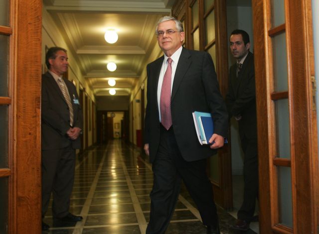 «Κόκκινη γραμμή» η σωτηρία της χώρας, διαμηνύει ο Λουκάς Παπαδήμος