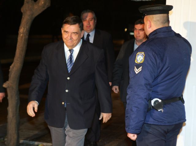 Χωρίς δηλώσεις αποχώρησε από το Μαξίμου ο Γιώργος Καρατζαφέρης