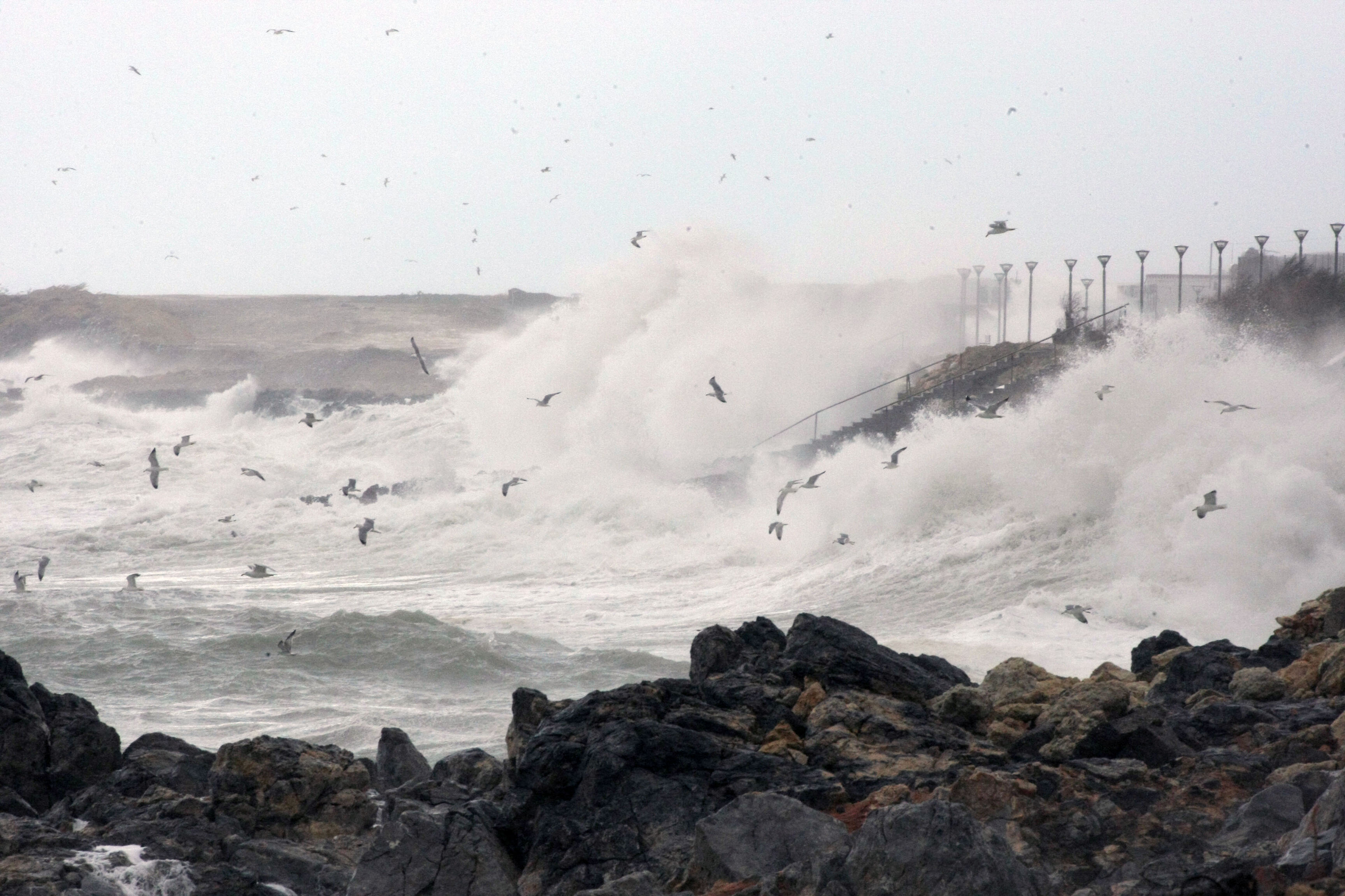 Κύμα ψύχους σαρώνει τη χώρα, απαγορευτικό απόπλου από τα λιμάνια
