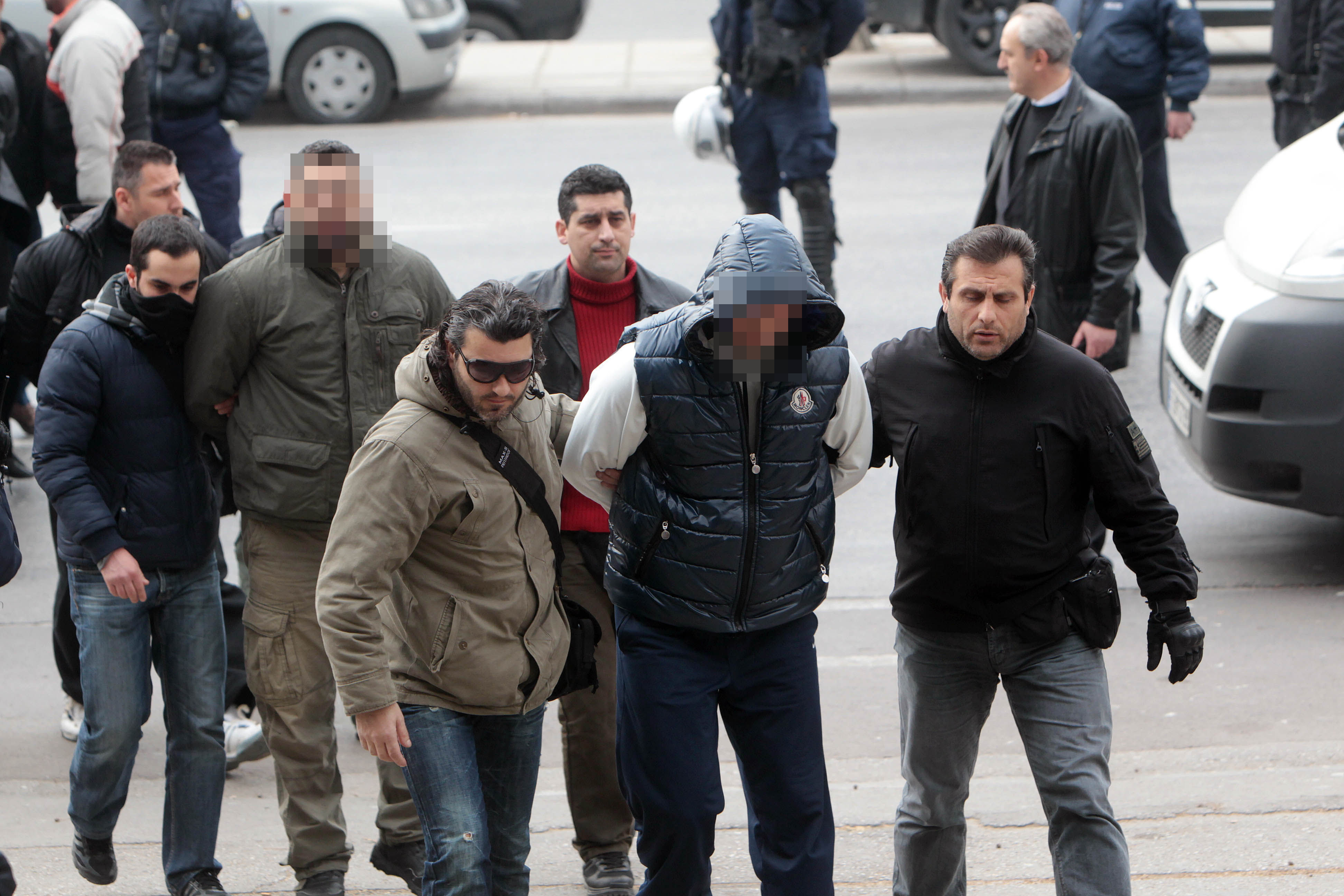 Στη φυλακή μετά την απολογία τους οι φερόμενοι ως «εγκέφαλοι» των κυκλωμάτων εκβίασης