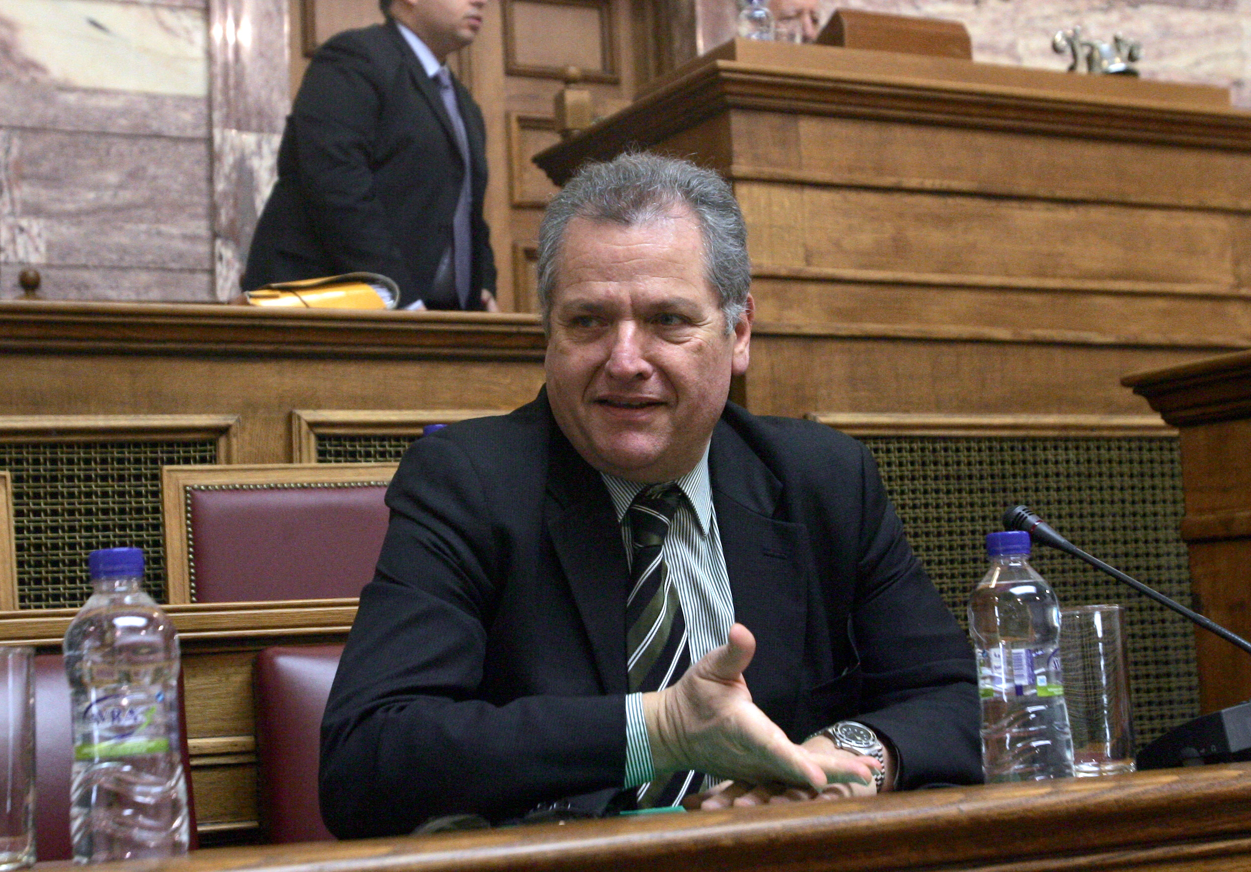 «Εξετάζεται» η μείωση του ΦΠΑ στην εστίαση, δηλώνει ο αναπληρωτής υπουργός Οικονομικών