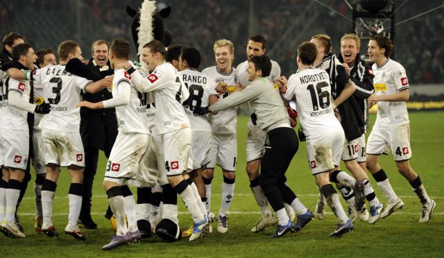 Κέρδισε το ντέρμπι η Γκλάντμπαχ και έφτασε σε απόσταση αναπνοής τη Μπάγερν