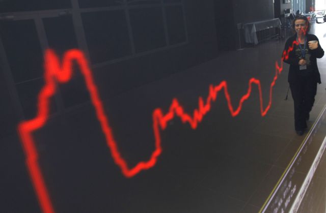 Πτωτικές τάσεις στο Χρηματιστήριο με οδηγό τις τράπεζες