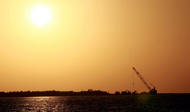 Νέους προμηθευτές πετρελαίου πρέπει να αναζητήσει η Ελλάδα μετά το εμπάργκο της ΕΕ