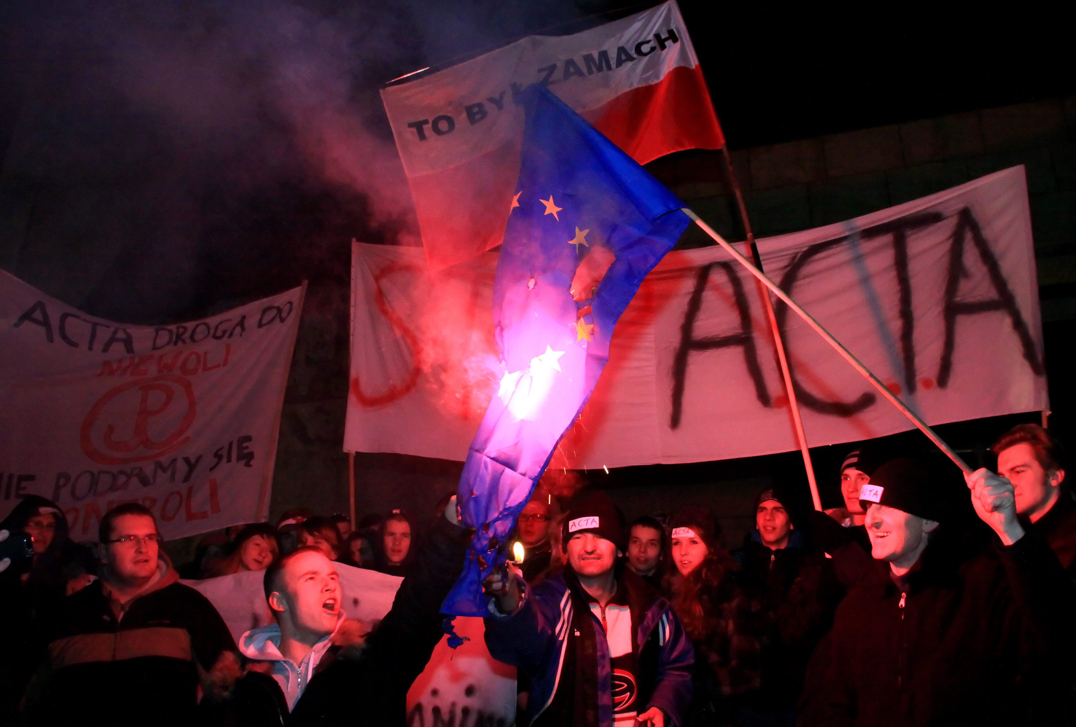 Στους δρόμους χιλιάδες Πολωνοί κατά ενός ακόμα νόμου με στόχο την πειρατεία