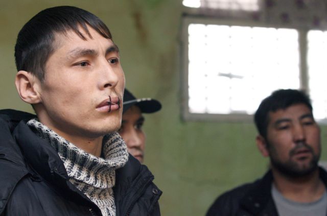 Οι κρατούμενοι ράβουν τα χείλη τους στις φυλακές της Κιργιζίας