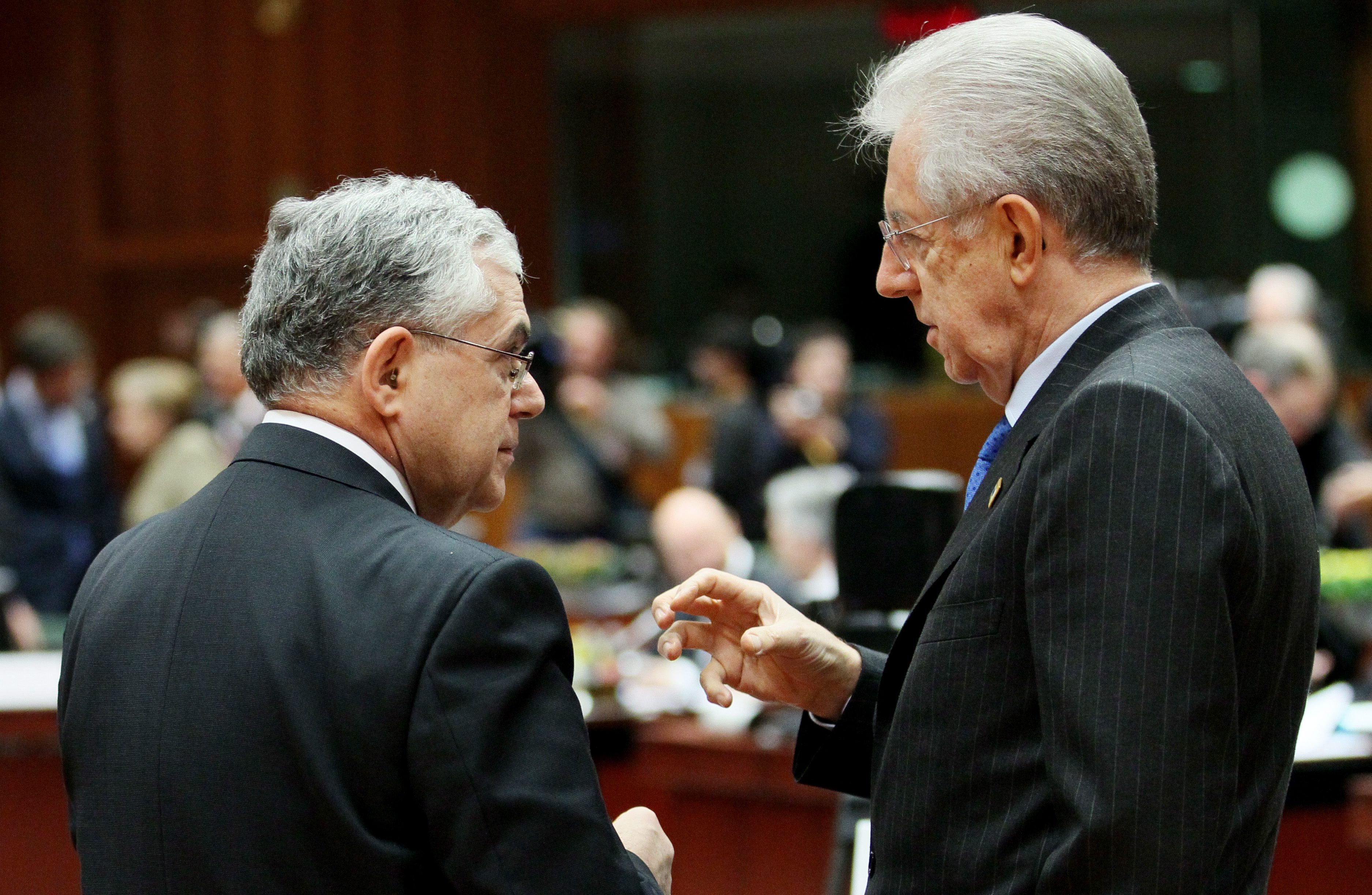 Διαπραγματεύσεις εν μέσω ασφυκτικών πιέσεων στις Βρυξέλλες