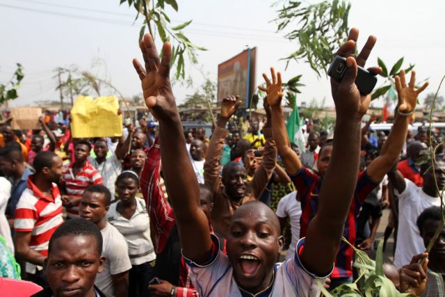 Νέες κινητοποιήσεις στη Νιγηρία, με απεργία απειλεί και η πετρελαιοβιομηχανία