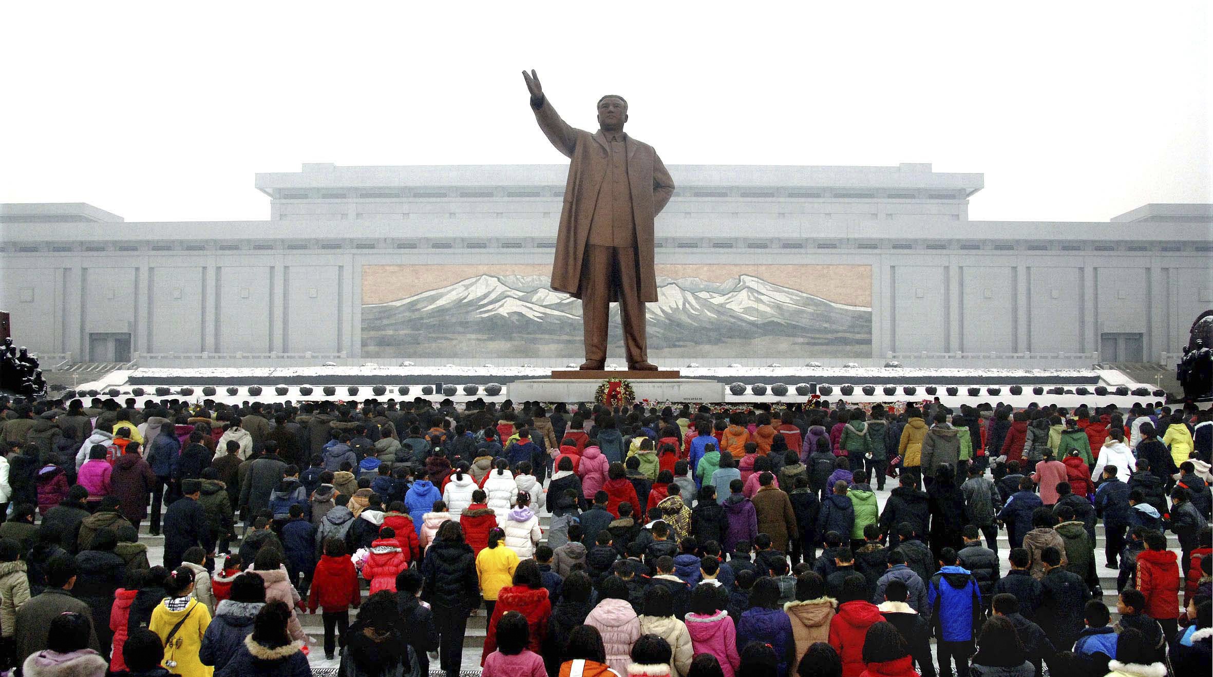 «Μέχρι θανάτου» στο πλευρό του Κιμ Γιονγκ-ουν ο λαός και ο Στρατός της Β.Κορέας