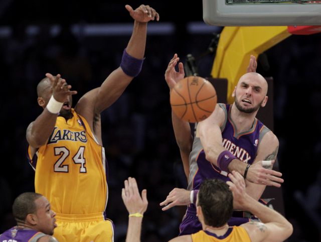 Ενα καλάθι πριν τους… 50 ο Κόμπι και οι Λέικερς 99-83 τους Σανς