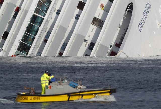 Άρχισαν οι προετοιμασίες για την απάντληση των καυσίμων στο Costa Concordia