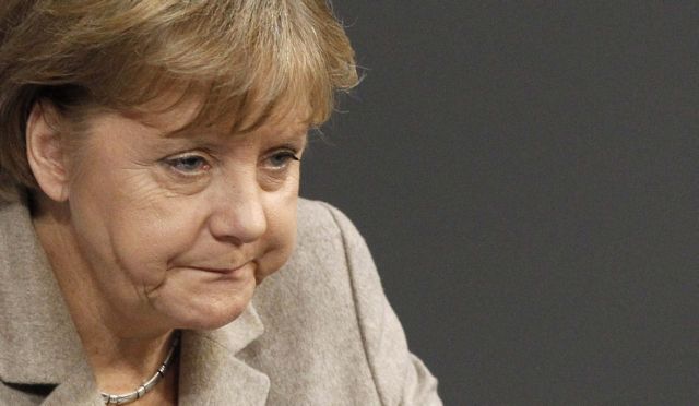 «Ναι» σε κυρώσεις σε απείθαρχες χώρες, «όχι» στο ευρωομόλογο λέει η Μέρκελ