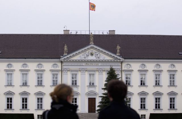 Σε κλοιό πιέσεων για παραίτηση ο πρόεδρος της Γερμανίας Κρίστιαν Βουλφ