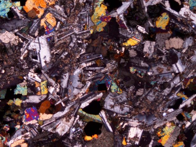 «Αποκλειστικά σεληνιακό» πέτρωμα βρέθηκε τελικά και στη Γη