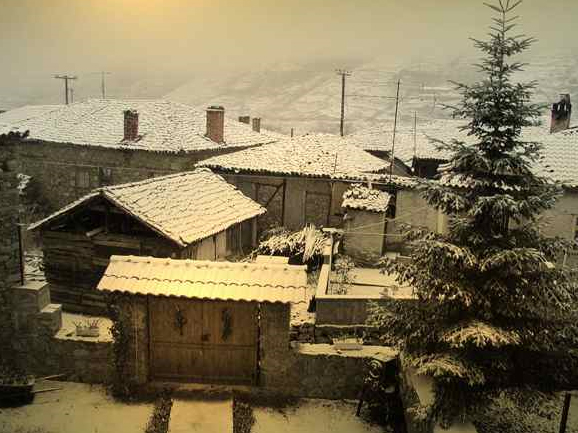 O Ξενώνας Άγιος Γερμανός στο ομώνυμο χωριό στις Πρέσπες