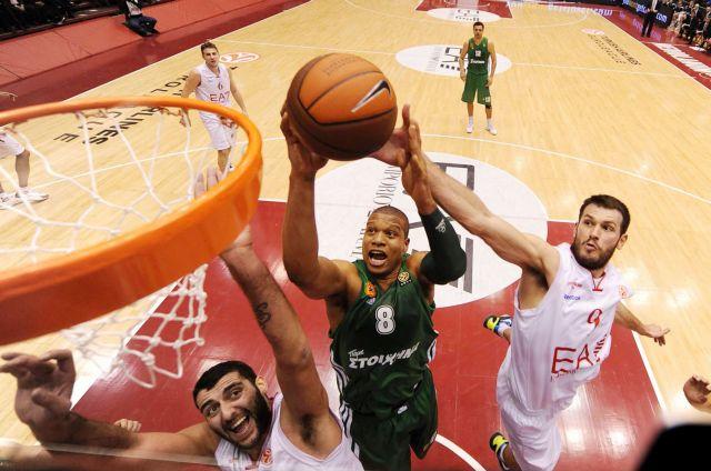 «Πράσινος σίφουνας» με πάρτι επί της Αρμάνι μέσα στο Μιλάνο