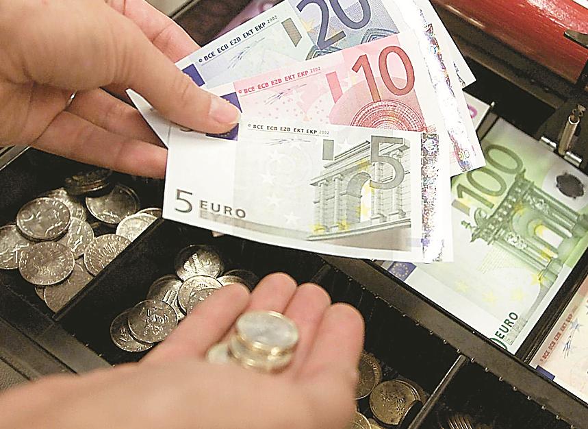 Πάνω από 64 δισ. ευρώ έφυγαν από τις ελληνικές τράπεζες στα δύο χρόνια της κρίσης