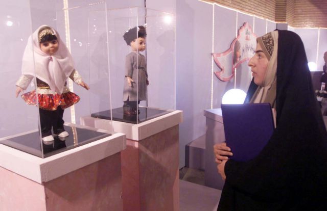 «Πόλεμο» κηρύσσει το Ιράν στην Barbie-σύμβολο του δυτικού πολιτισμού