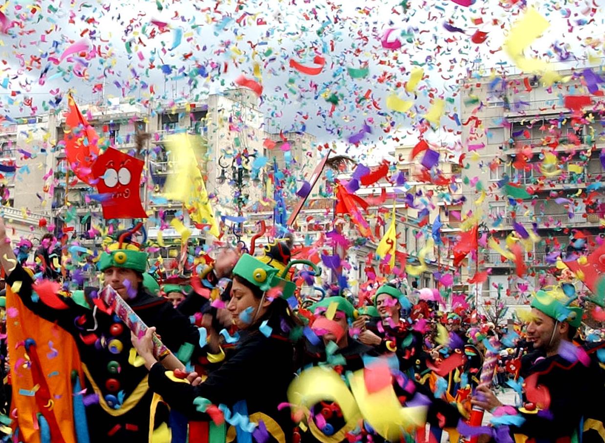 «Αντεπίθεση στη θλίψη» κήρυξαν οι καρναβαλιστές στην Πάτρα