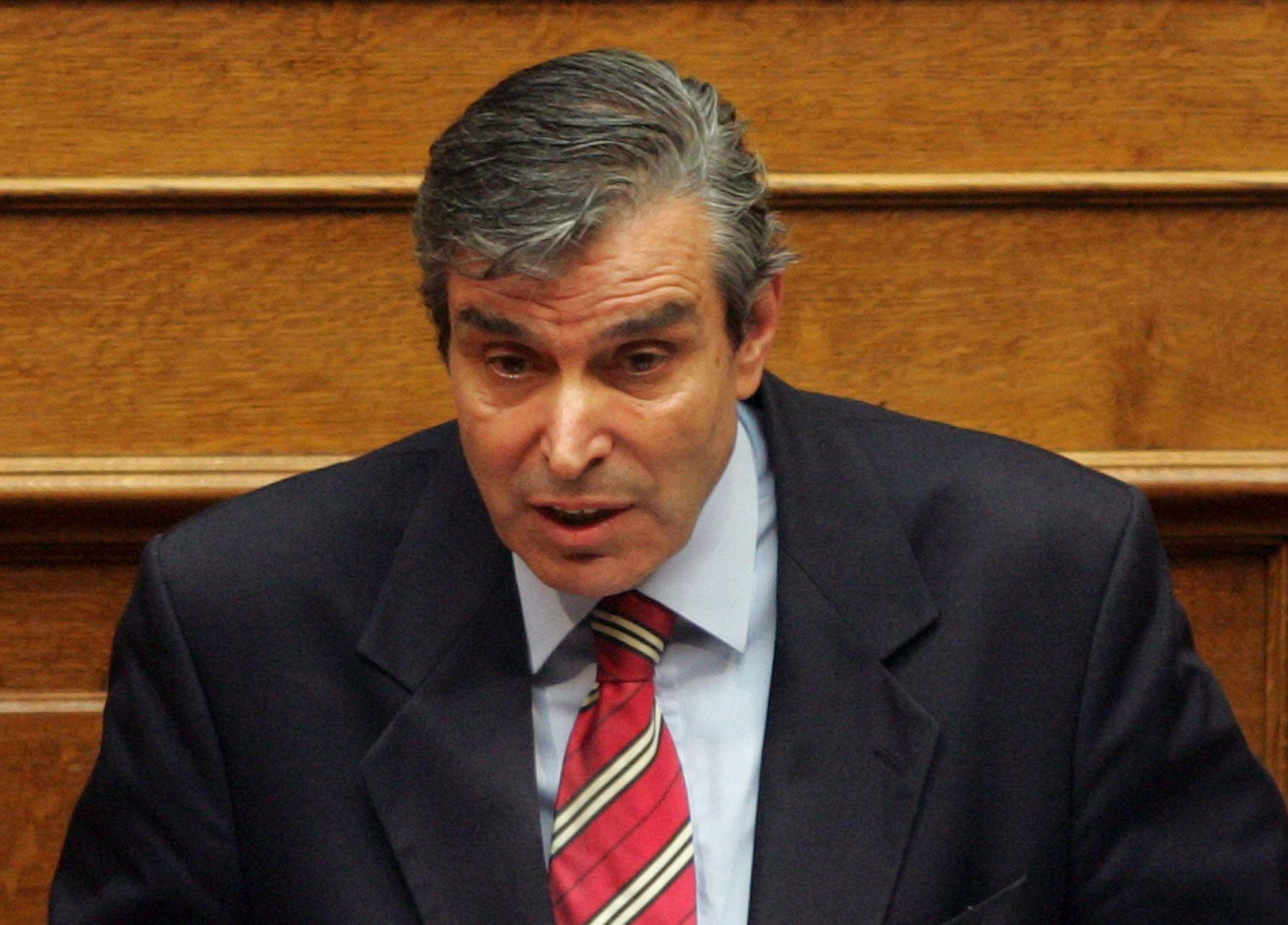 Αντιπαράθεση Γ.Παπακωνσταντίνου-Μ.Μπετενιώτη στη Βουλή με φόντο τις αμοιβές στη ΔΕΗ