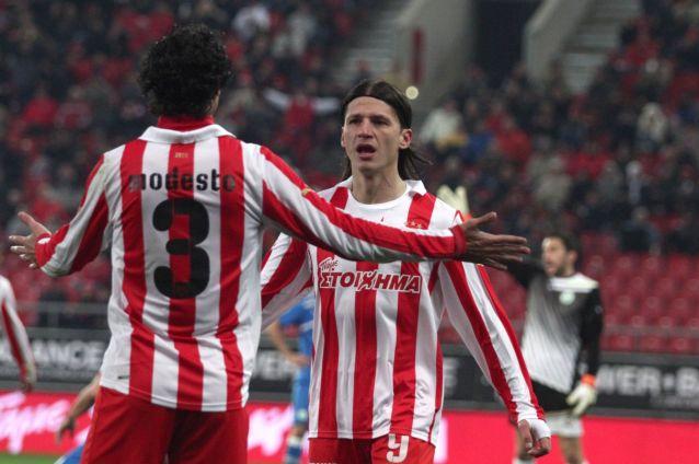 Με πίεση για τη… Δόξα, ο Ολυμπιακός πέρασε άνετα στους «8» του Κυπέλλου