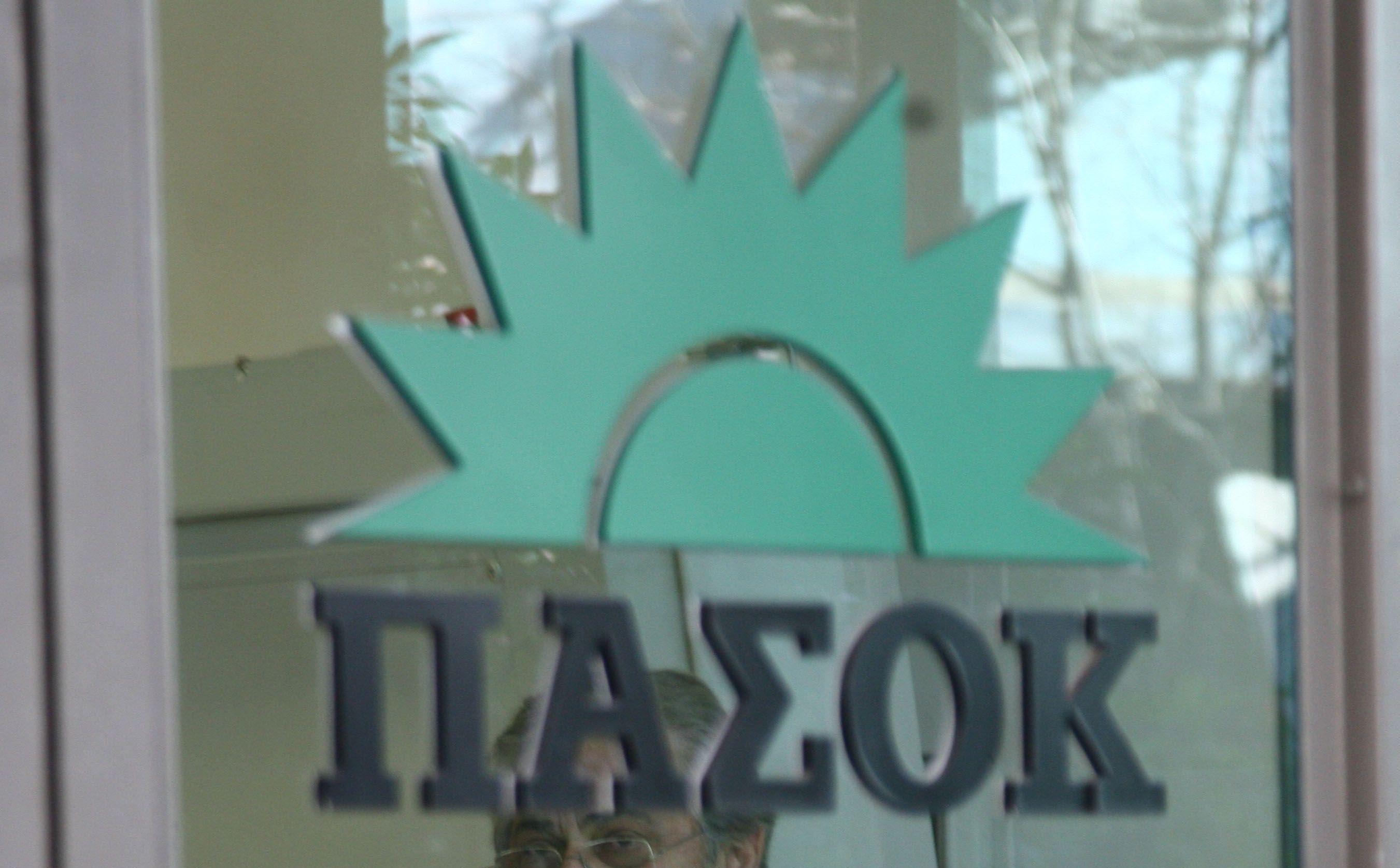 Με 16,5% προηγείται η ΝΔ του ΠΑΣΟΚ σύμφωνα με το Βαρόμετρο της Public Issue