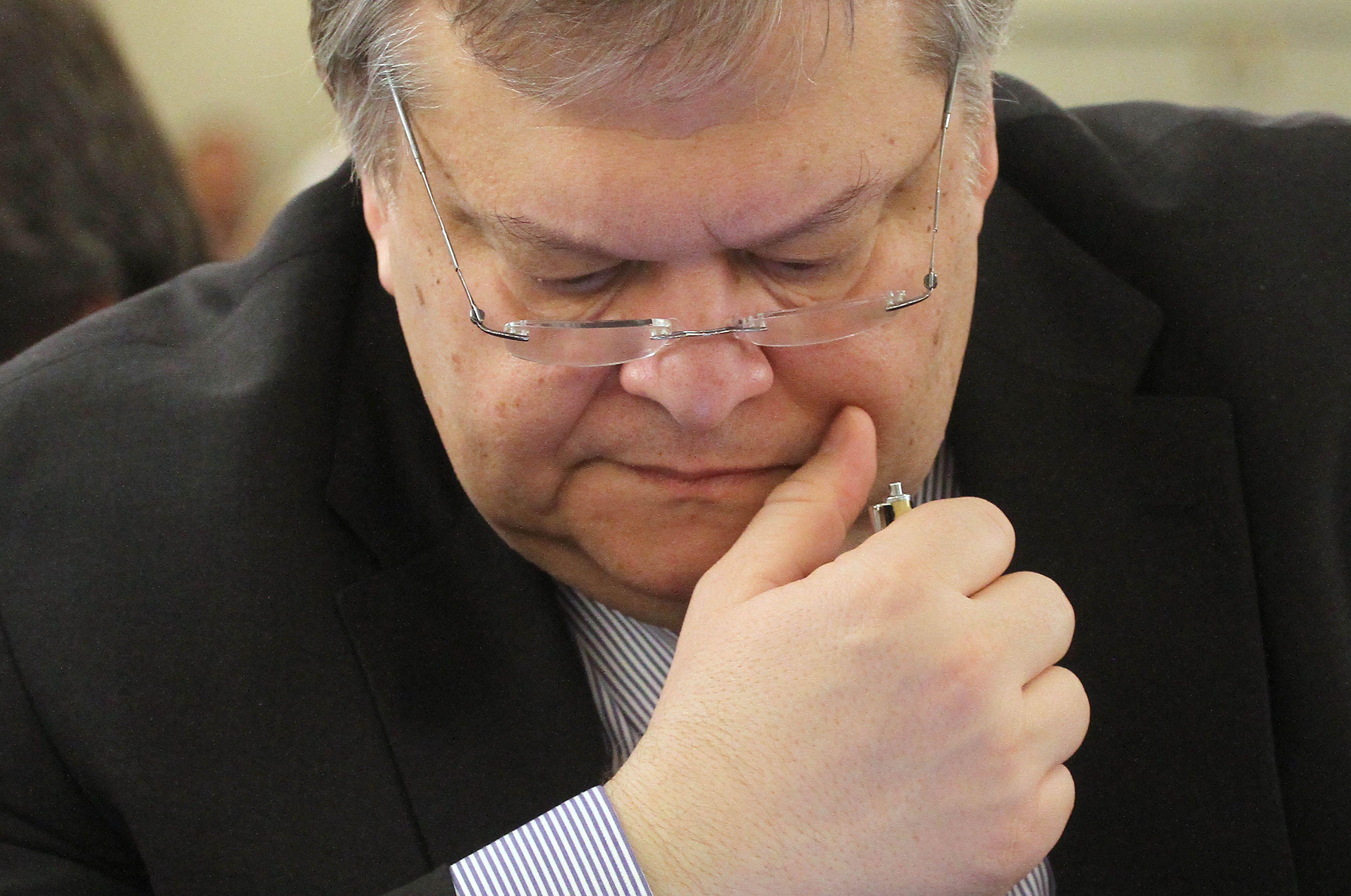 Αυστηρό μήνυμα Βενιζέλου για τα διλήμματα τύπου «βοήθεια ή αξιοπρέπεια»