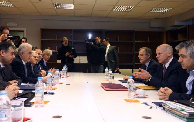 Mε τους επικεφαλής ΓΣΕΕ-ΓΣΕΒΕΕ-ΕΣΕΕ συναντήθηκε ο Γιώργος Παπανδρέου