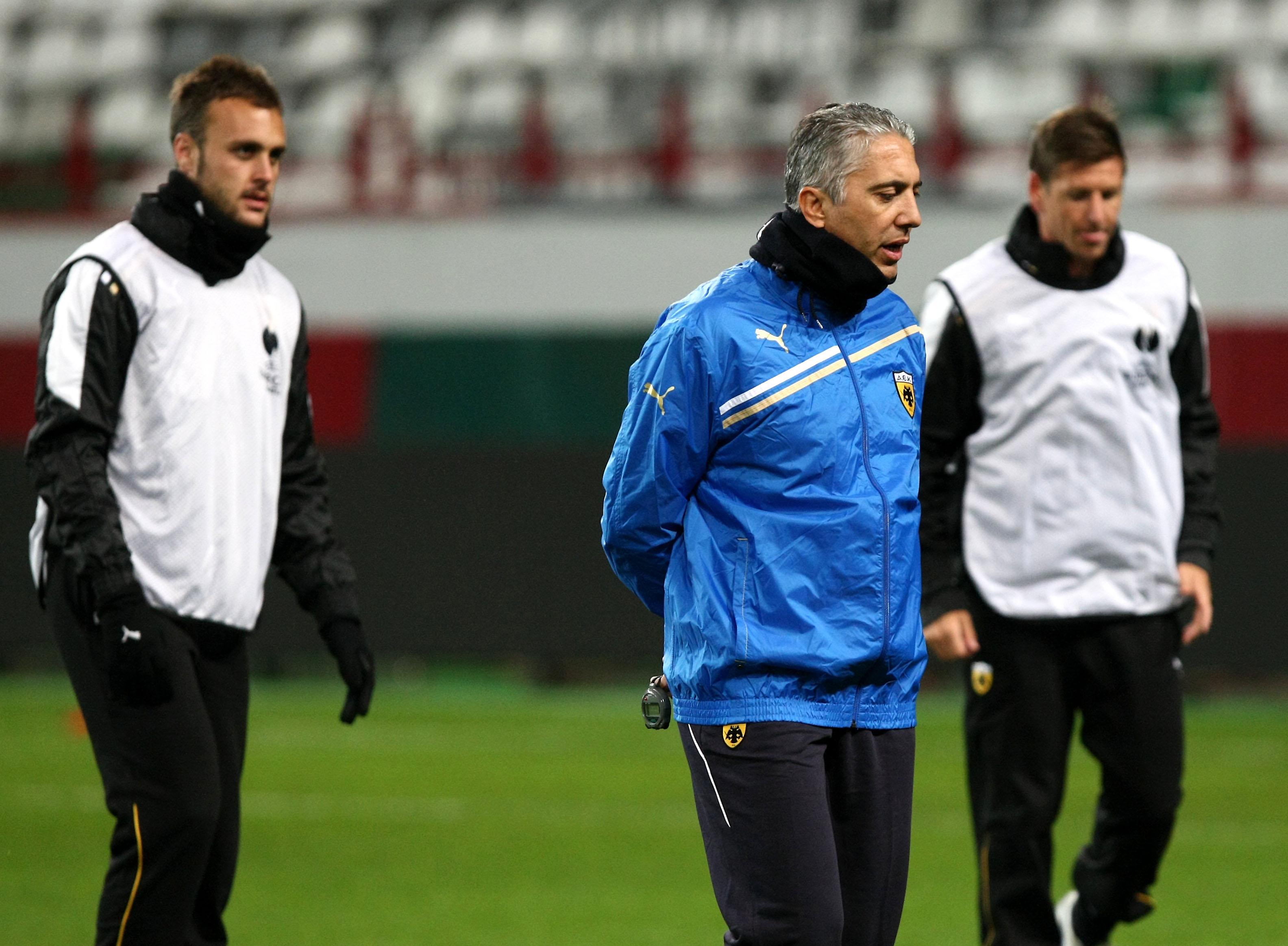 Σκυμμένα κεφάλια, προβλήματα και «αντίο» από Μπερνς στην ΑΕΚ