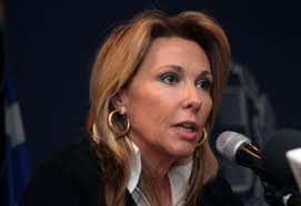 Προαπαιτούμενο για την τρόικα το ψαλίδι στις επικουρικές, λέει η Αθηνά Δρέττα