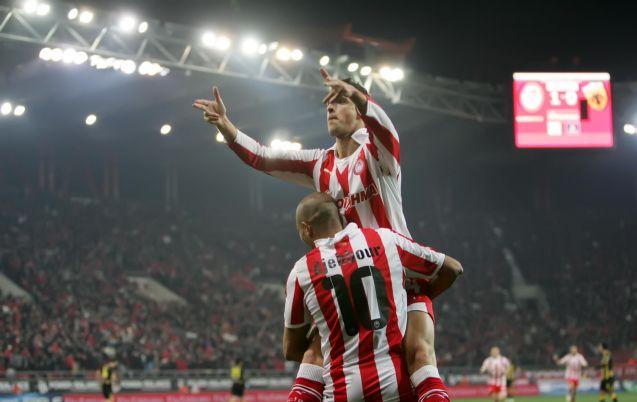 Ξανά στην κορυφή ο Ολυμπιακός με νίκη 2-0 επί της ΑΕΚ