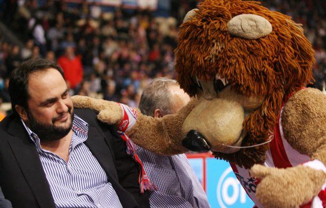 «Είστε λιοντάρια και παλικάρια» το μήνυμα του Μαρινάκη στους παίκτες