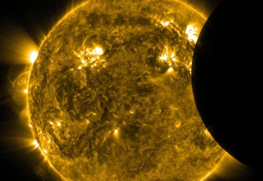 Σπάνιο βίντεο έκλειψης που έγινε ορατή μόνο από το Διάστημα