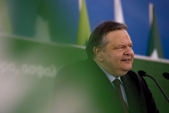 Η κρίση δεν θα λυθεί με αστυνομικά μέτρα αλλά με πολιτικά, τόνισε ο Ευ.Βενιζέλος