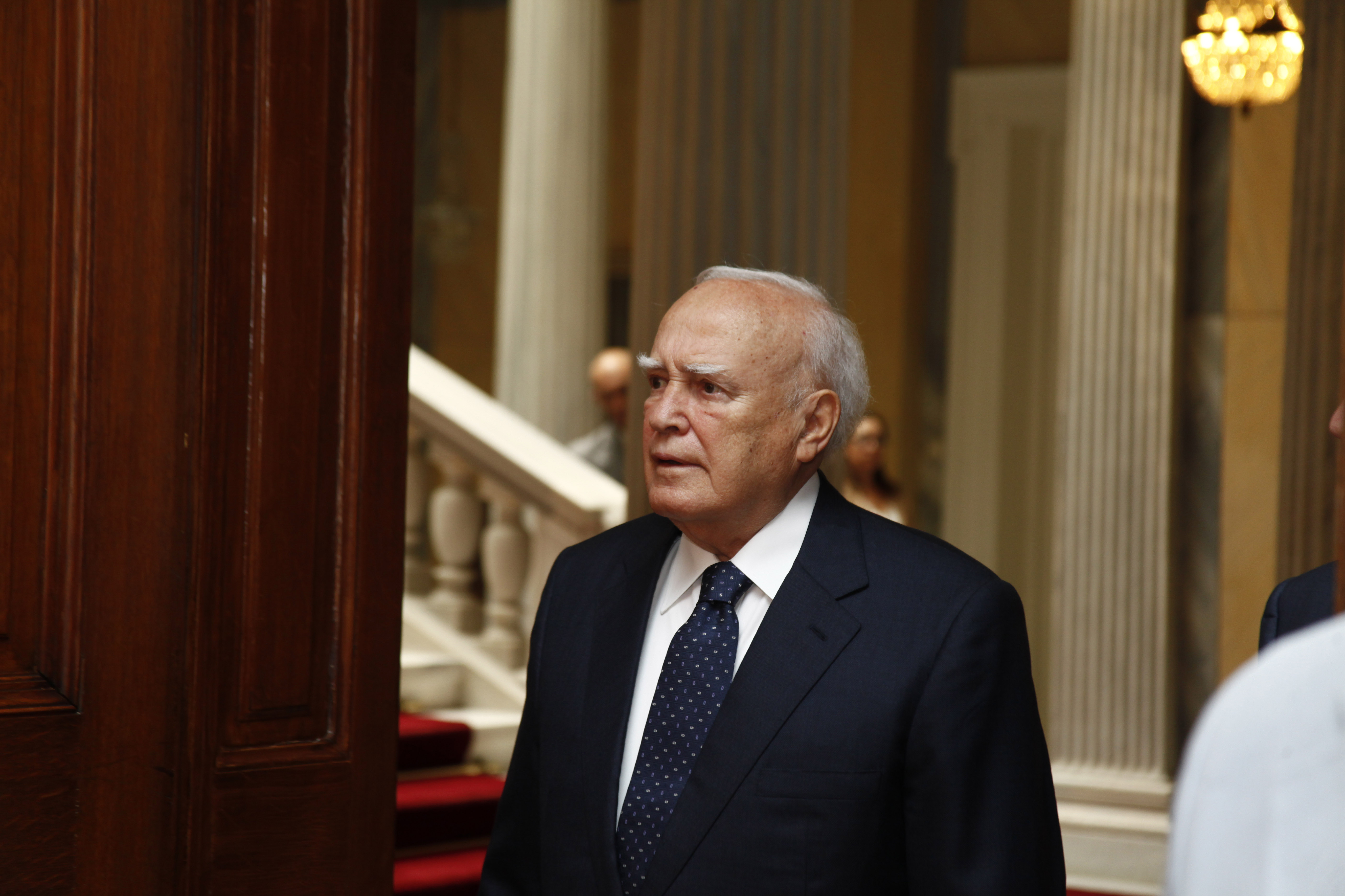 Ο Κάρολος Παπούλιας θα εκπροσωπήσει την Ελλάδα στη Σύνοδο της ΕΕ