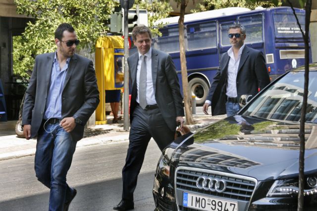 Η τρόικα δεν θα φύγει αν δεν «κλείσει» το πακέτο των 11,5 δισ. ευρώ