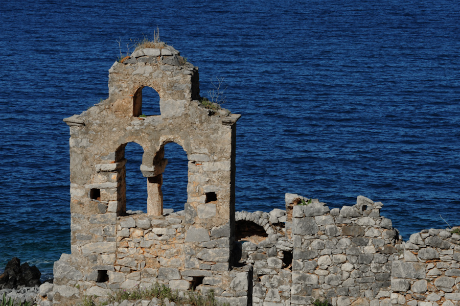 Οίτυλο, το κάστρο της Κελεφάς και η μονή Τσίγκου