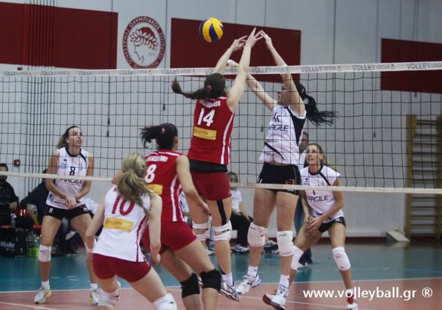 Εναρκτήριο σερβίς στα πλέι οφ της Α1 Γυναικών με δύο ζευγάρια